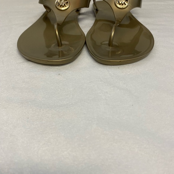 Michael Kors Women’s 10 M Gold PVC Single Strap Sandals - VGUC - Picture 4 of 13